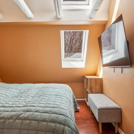 Location - By Tivoli Nyhavn & Metro