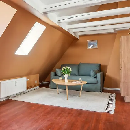 Location - By Tivoli Nyhavn & Metro