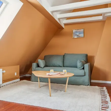 Location - By Tivoli Nyhavn & Metro *