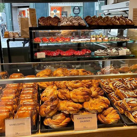 Location - By Tivoli Nyhavn & Metro